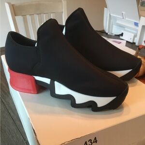 Trendy Black and Red Women's Sneakers Size 5